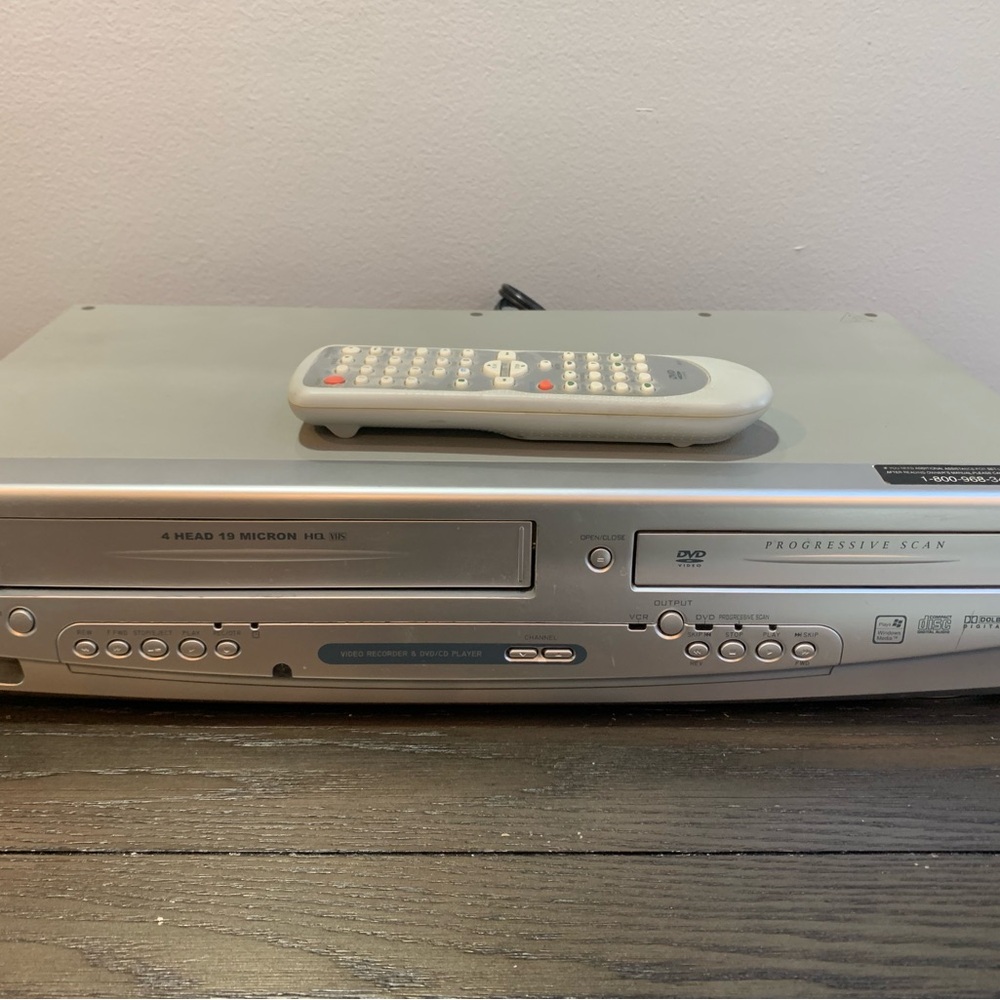Sylvania VCR/ DVD Player model DVC841G Parts or Repair w/Remote